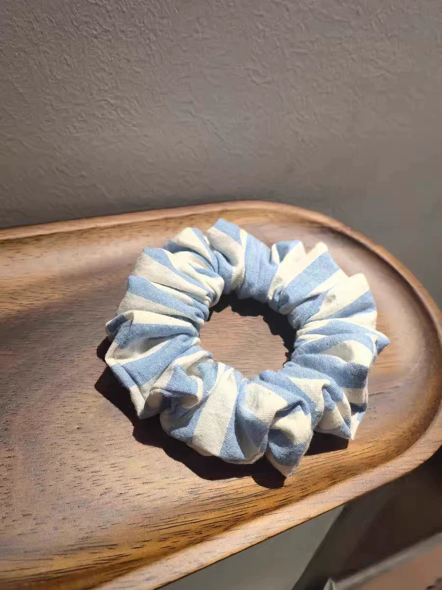 Blau gestreiftes Baumwoll-Scrunchie Haarring