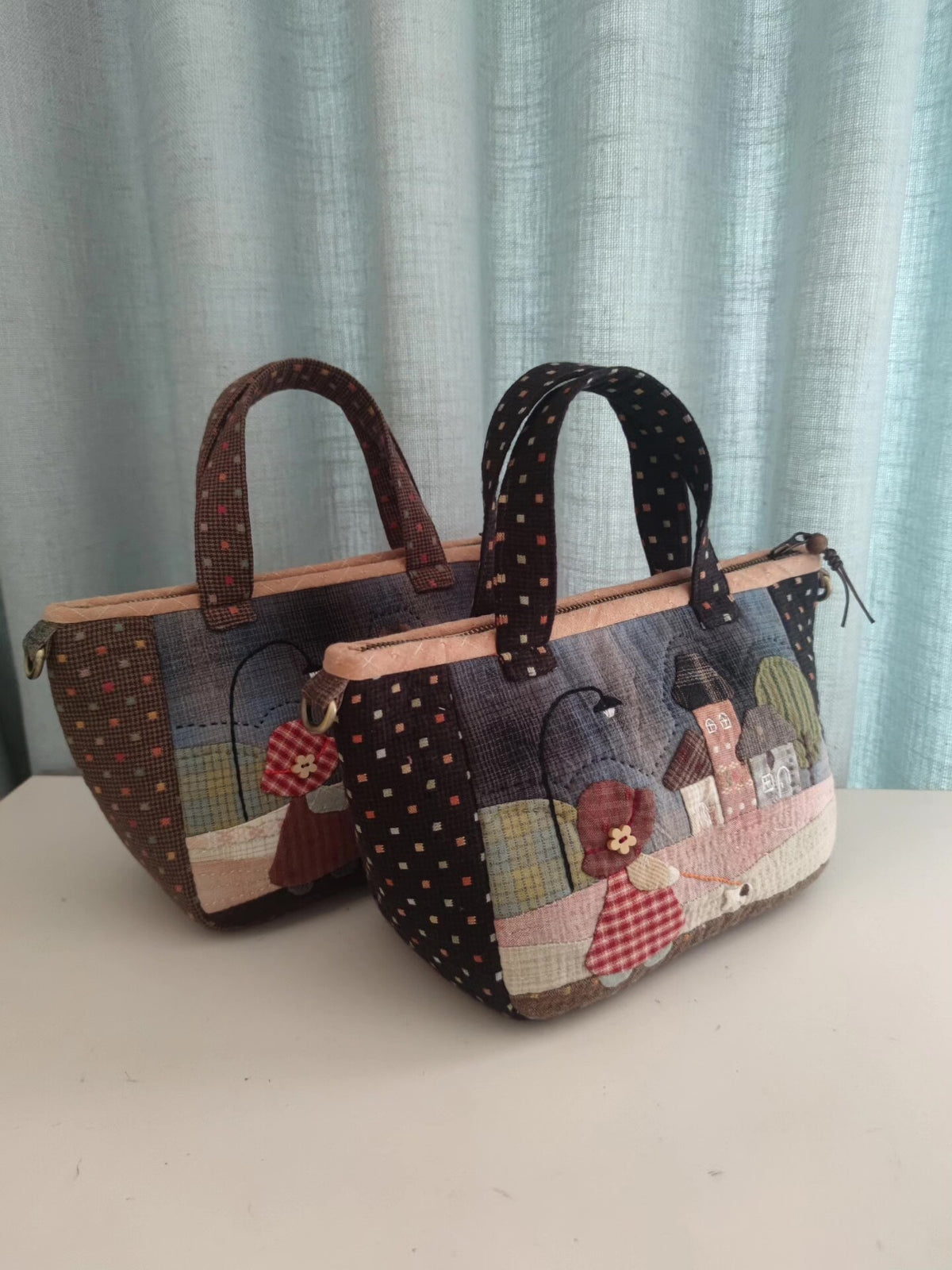 Bolso de patchwork de tejido teñido hecho a mano