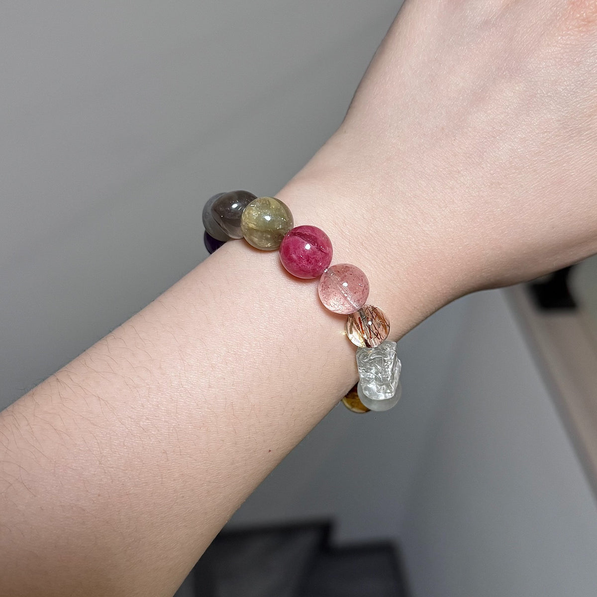 Pulsera de cuentas de amatista y cuarzo rutilado verde