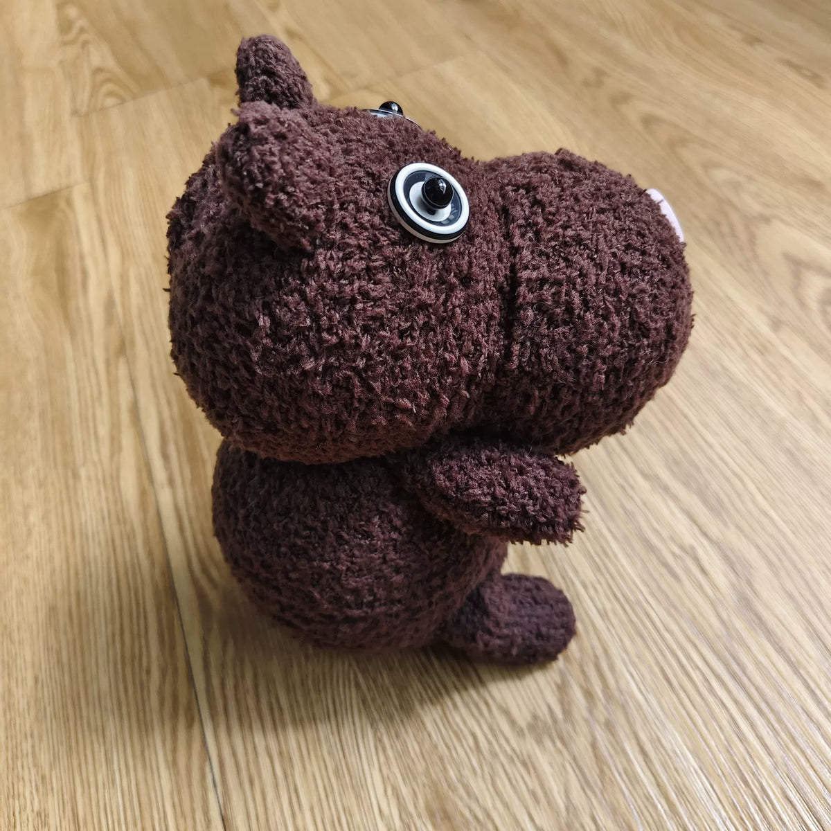 Mjuk flodhäst i brun loopad plush
