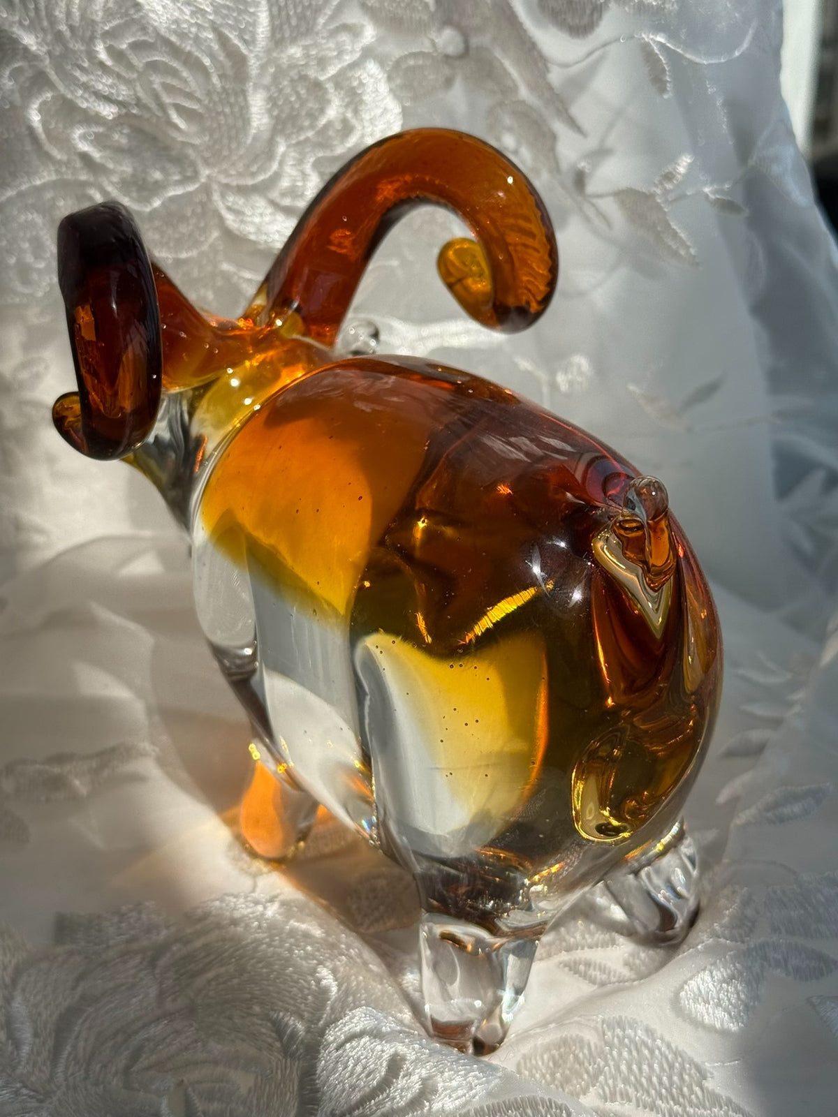 Vintage Glaswidderfigur mit Bernstein-Farbverlauf