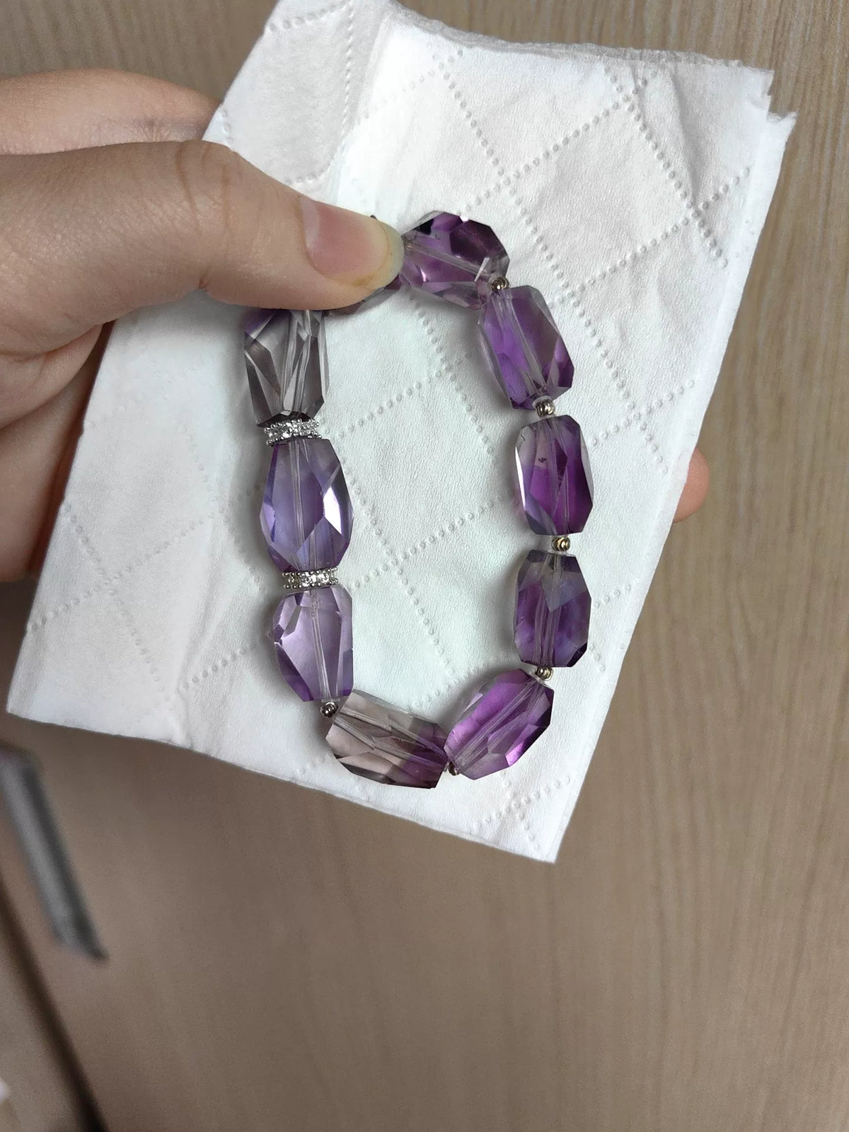 Pulsera de amatista brasileña con talla de diamante y forma libre