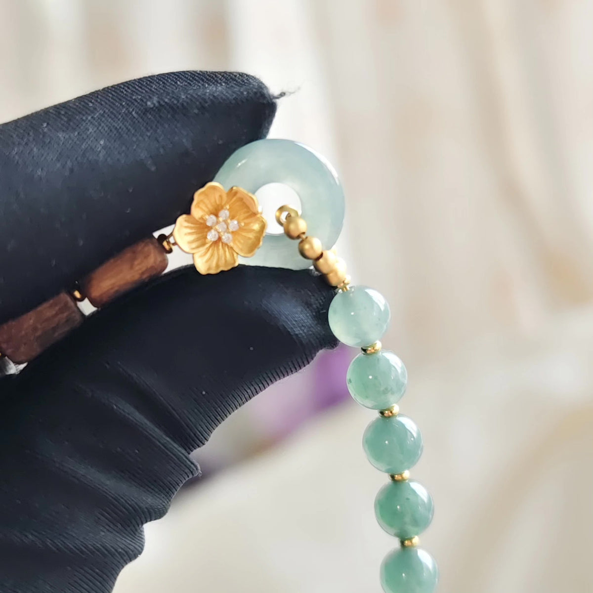 Bracelet Boucle de Paix en Jadeite d'Eau Bleue