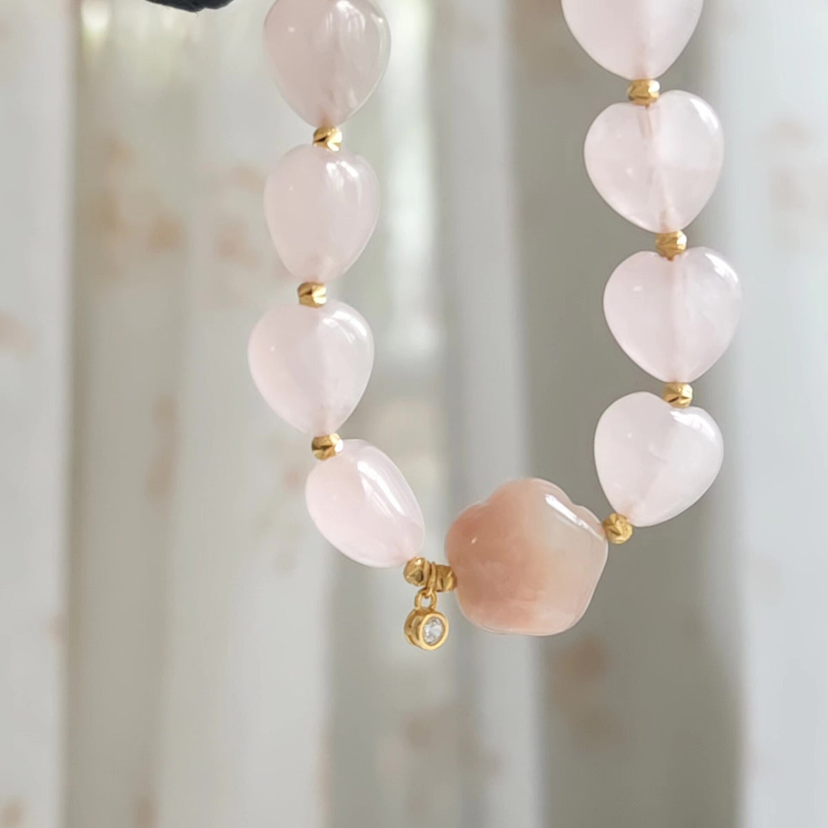 Pulseira de Coração de Cristal Rosa com Flor de Ágate Sakura