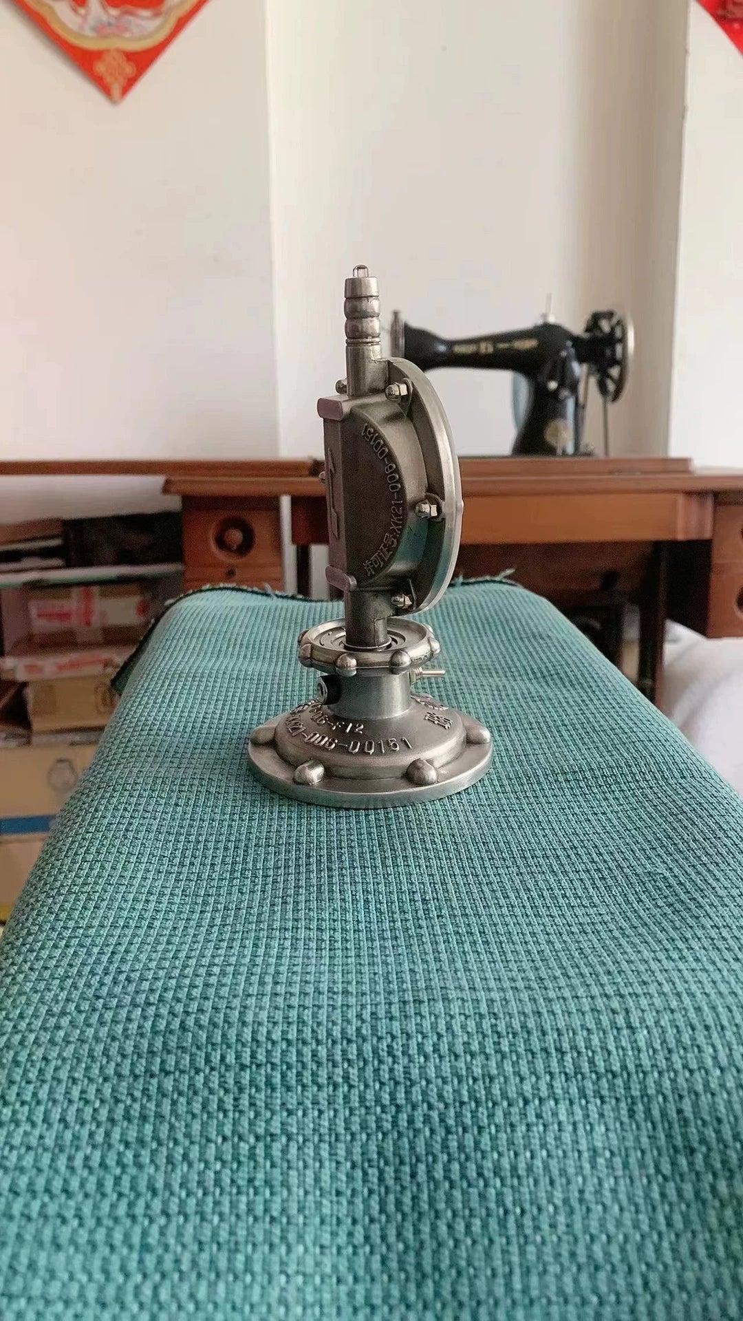 Lampada da tavolo industriale artigianale con porta USB
