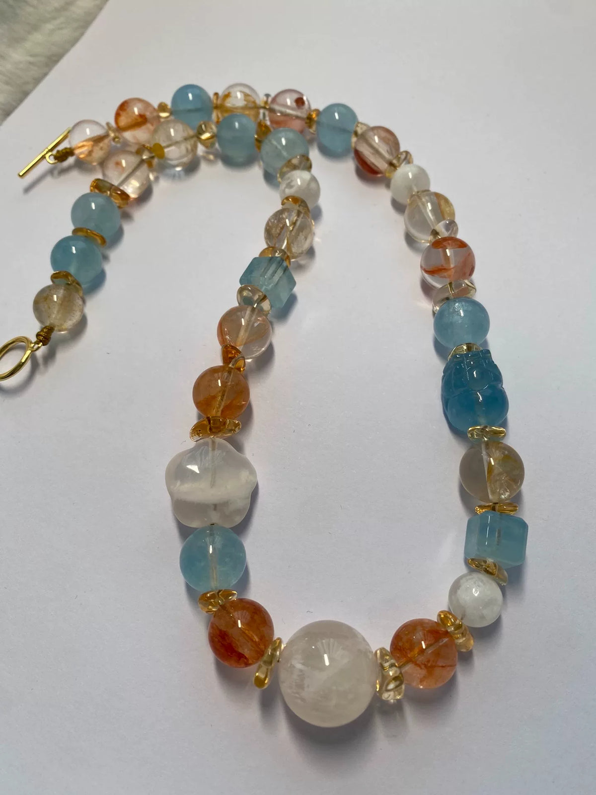 Collana con acquamarina e pietre multiple