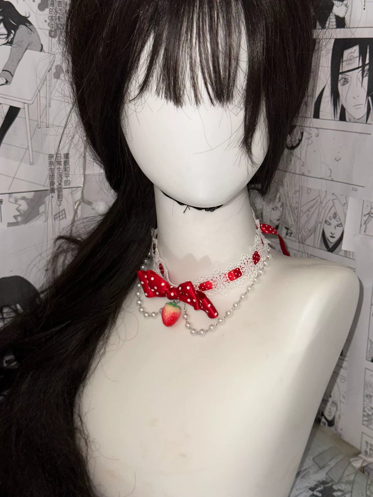 Collar Choker de Encaje Blanco y Fresa