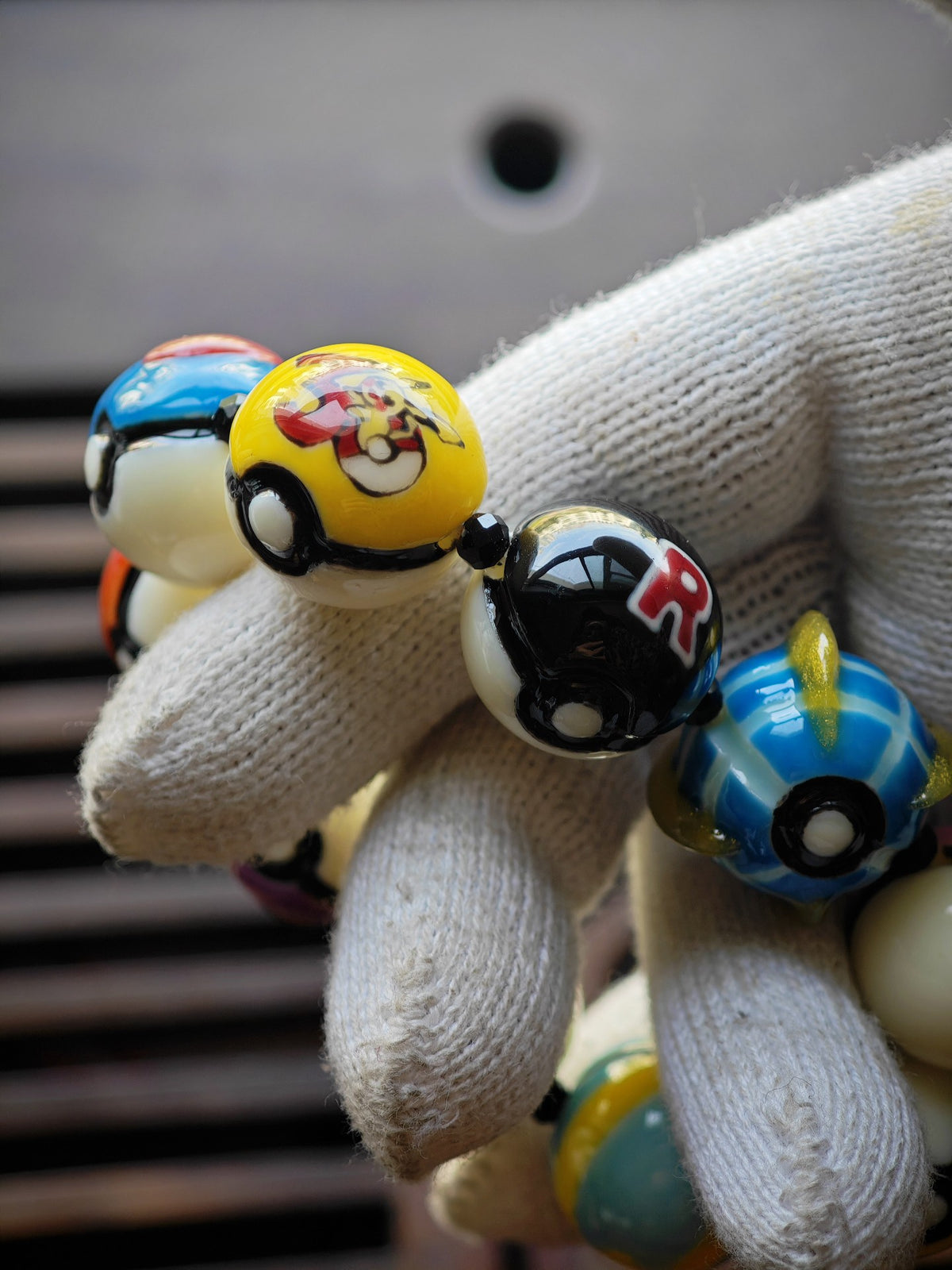 Braccialiale con perle in resina Pokémon Poké Ball