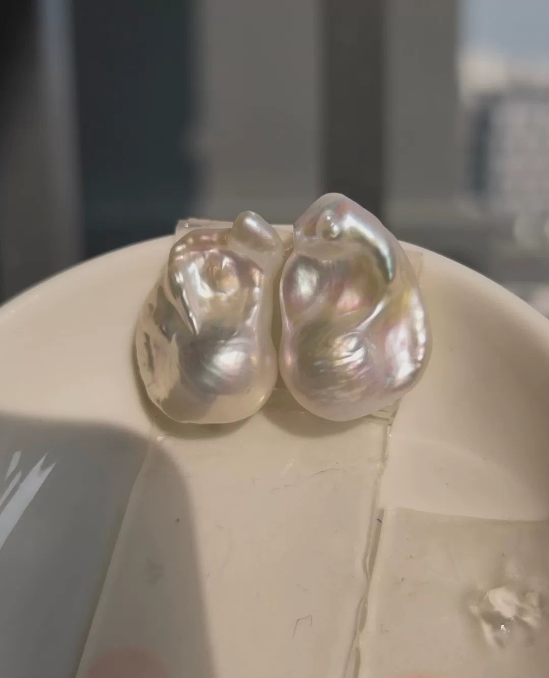 Paire de perles baroques d'eau douce blanches et roses