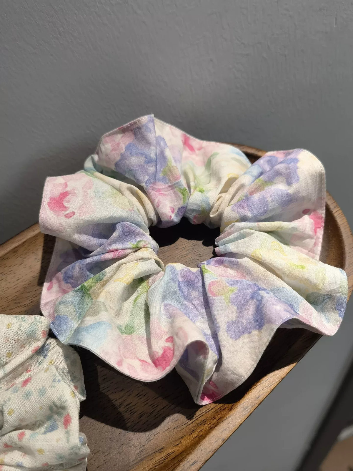 ハンドメイド コットン 水彩風花柄 シュシュ