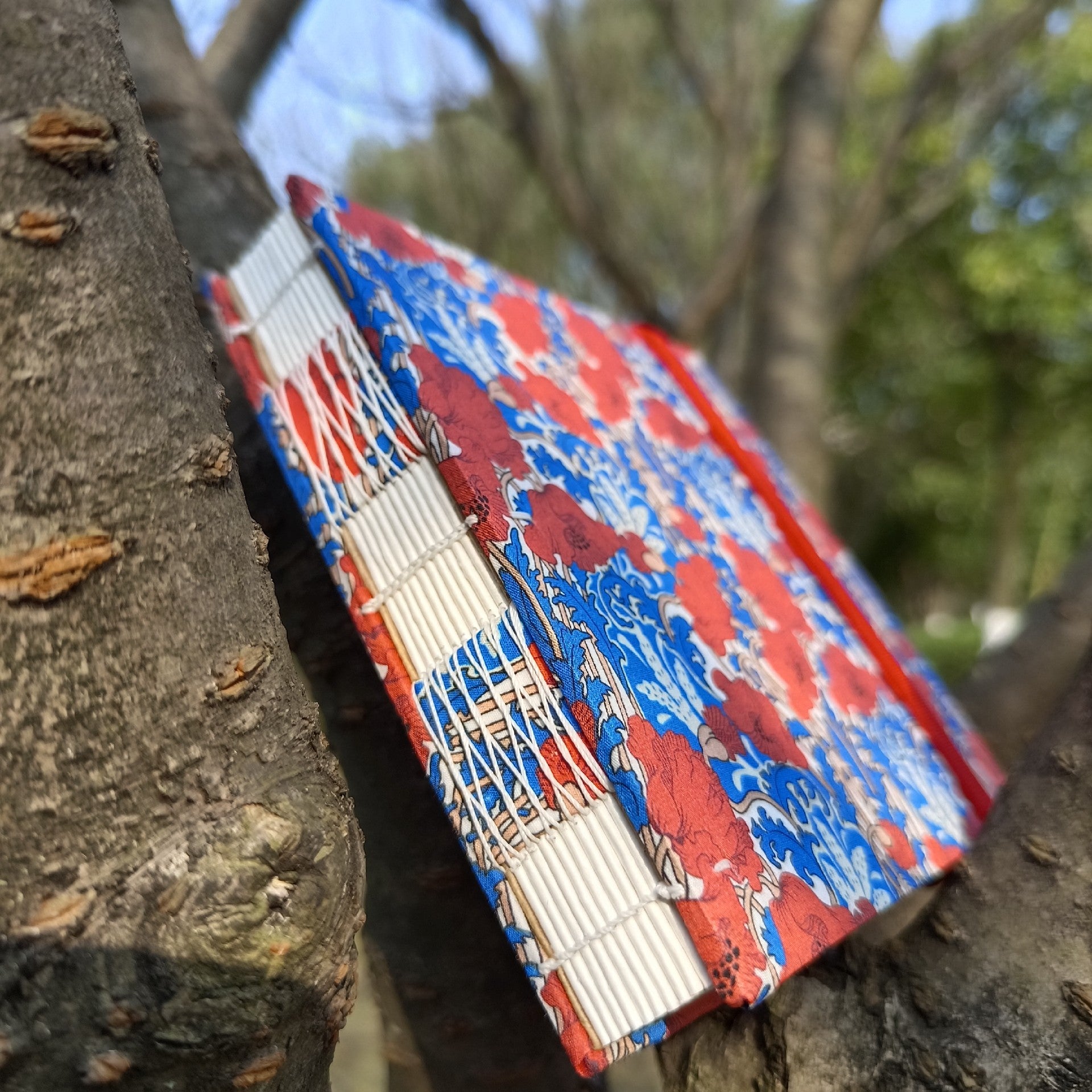 Custom Handmade Watercolor Sketchbook with Coptic Stitch Binding and 300gsm Semi-Cotton Paper