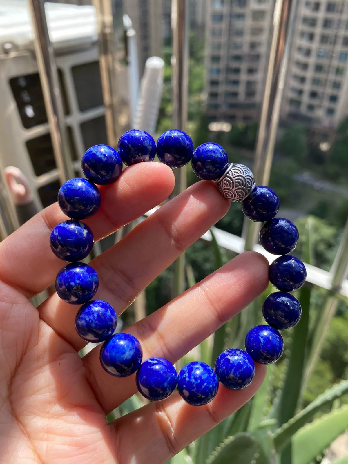 Bracciale a sfere in lapislazzuli con dettaglio in argento sterling