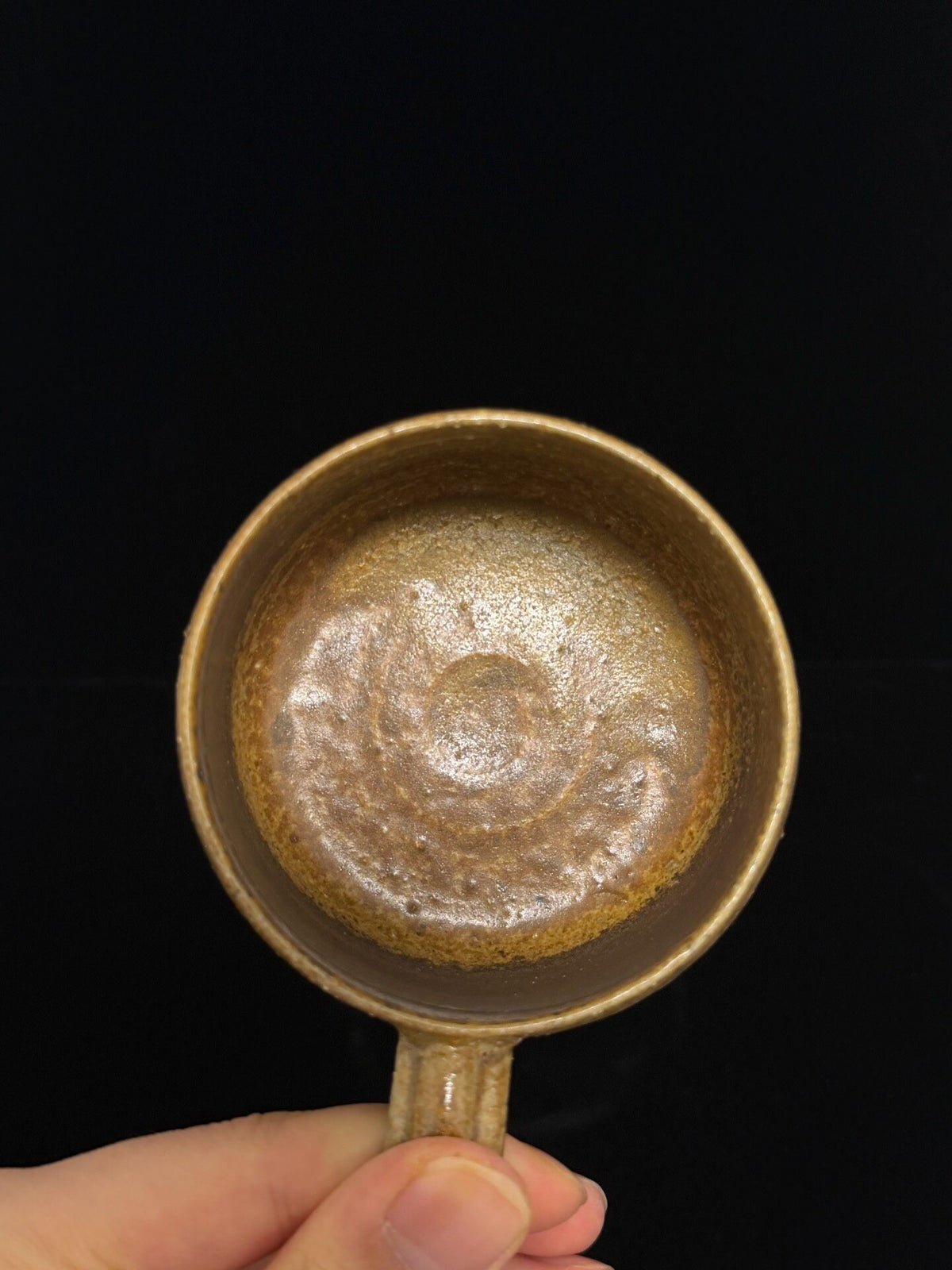 Tazza da caffè in ceramica grezza cotta a legna