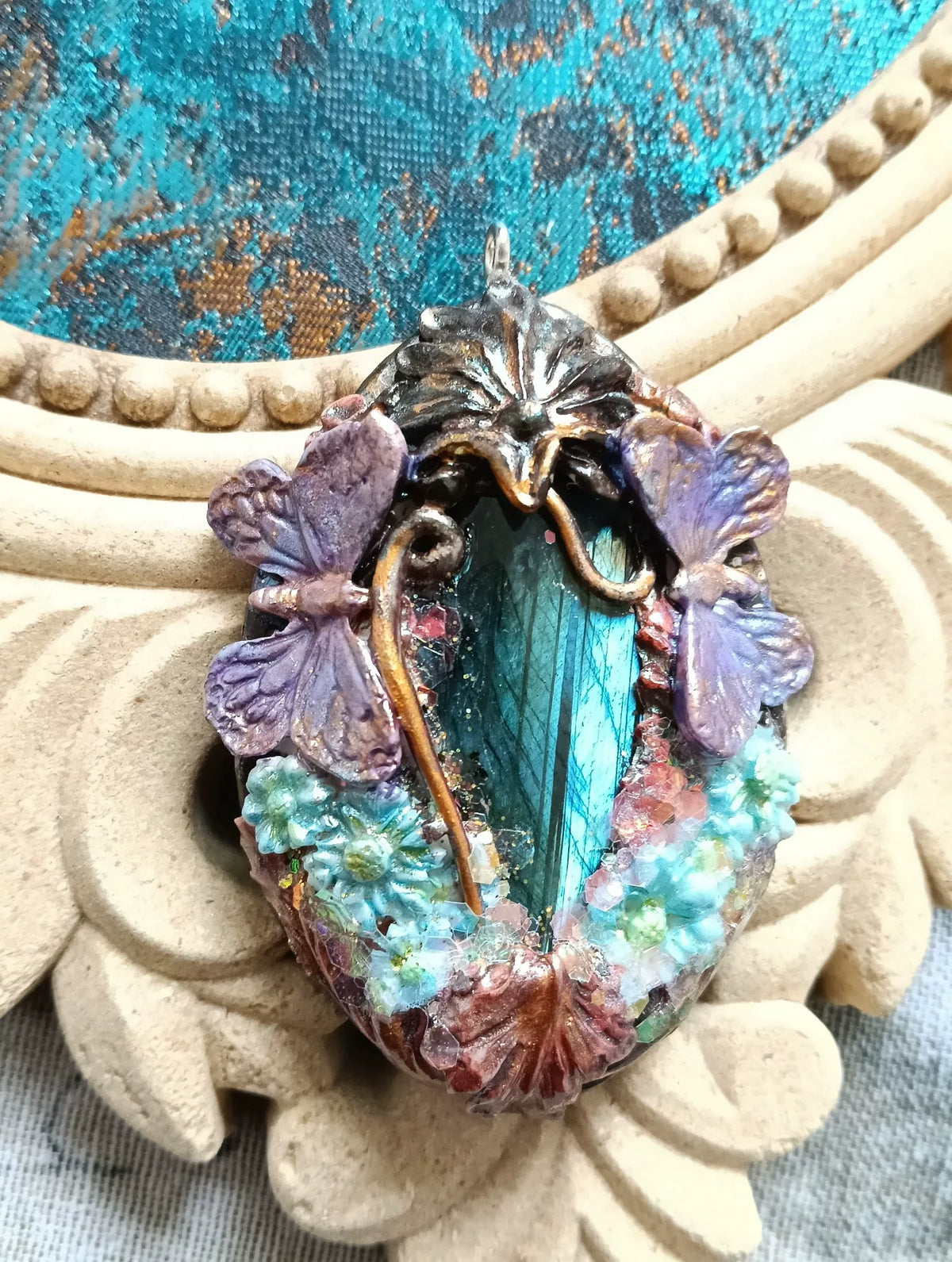Pendentif de forêt en argile phosphorescente