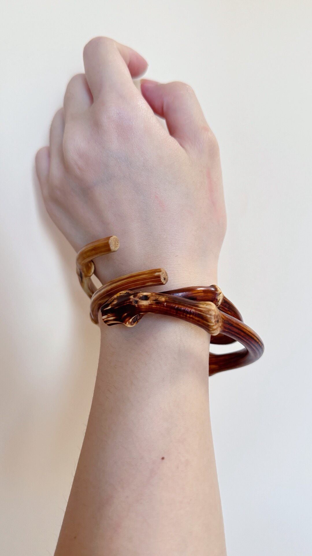 Sammanlänkade armband i rödvedsrot