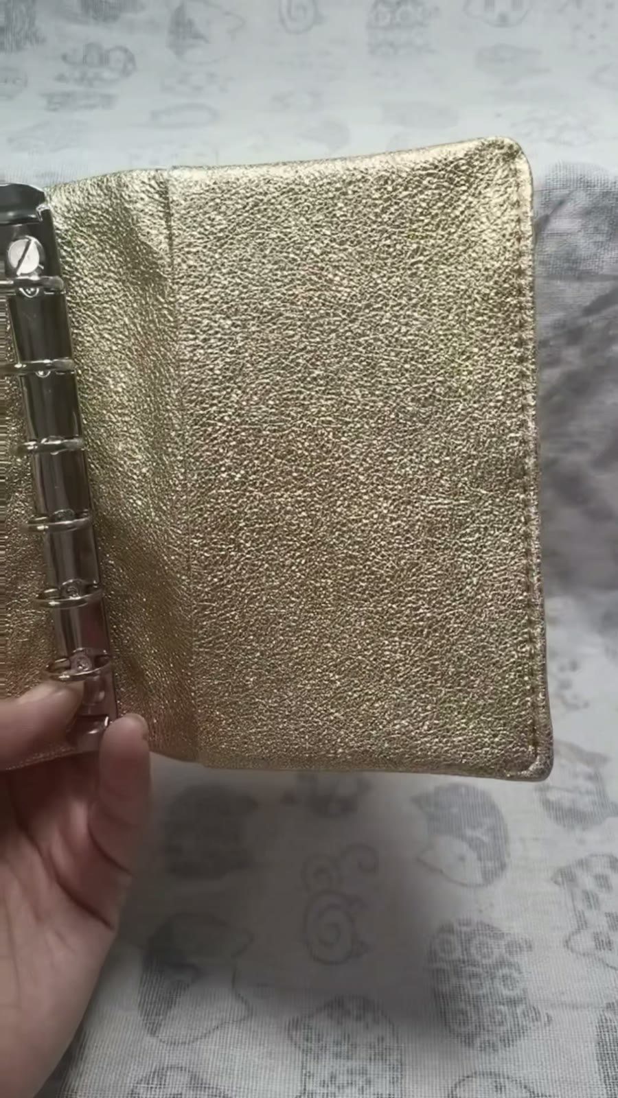 Funda para Agenda A7 en Piel de Cordero Dorado Metálico con Seis Anillos