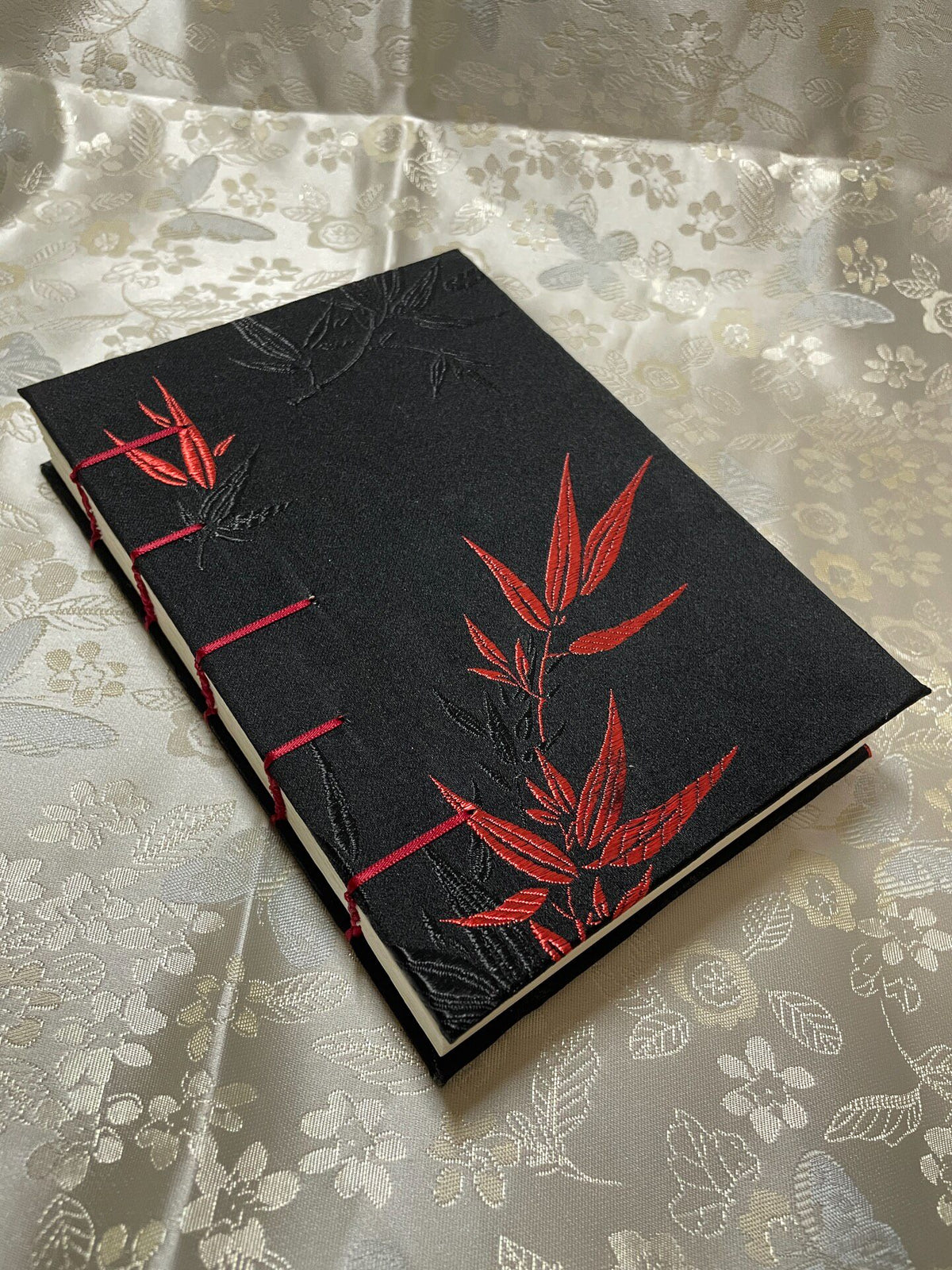 赤い竹刺繍の手作りノート