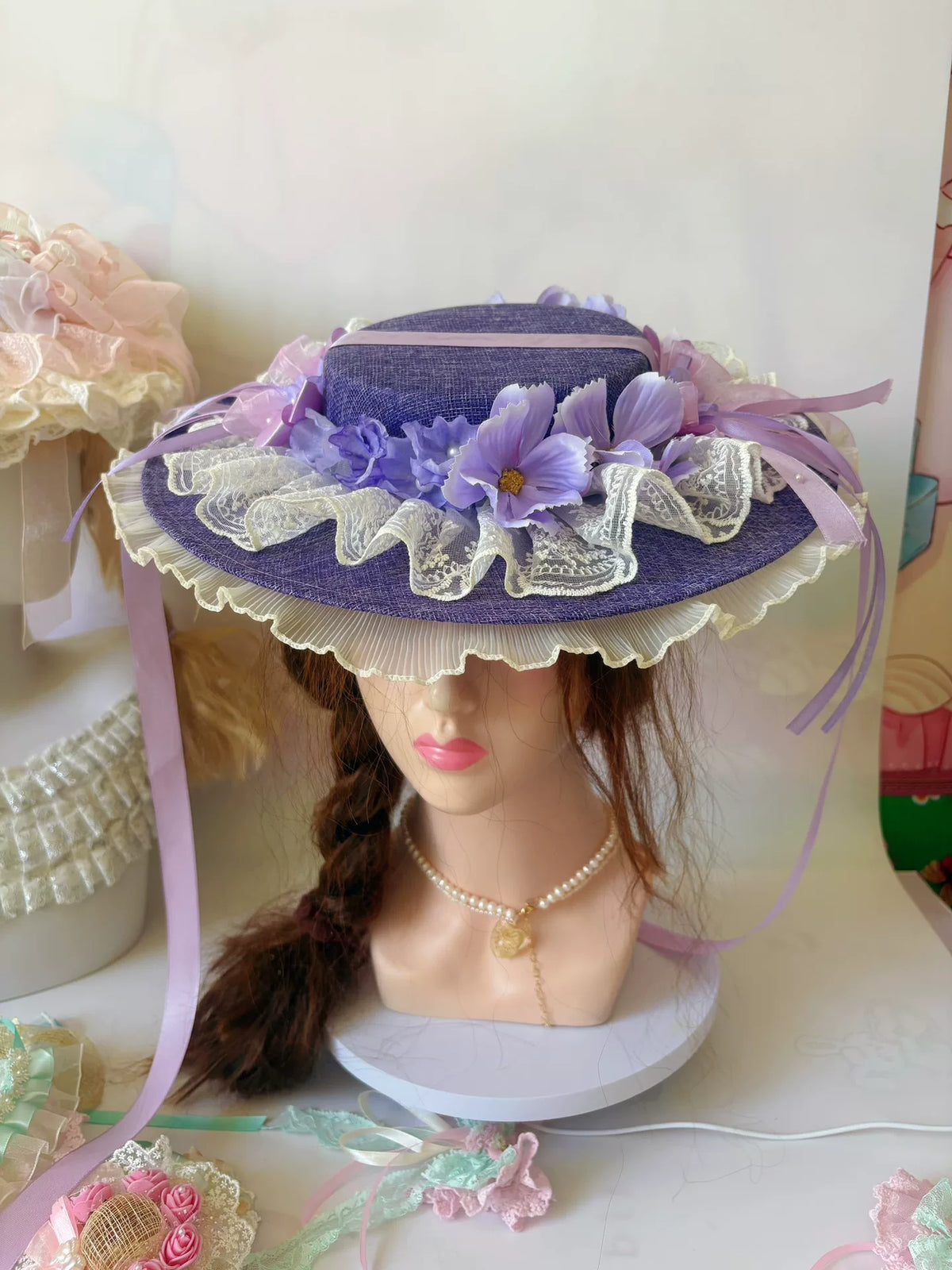 Sombrero de encaje artesanal de ala ancha en púrpura estilo Lolita