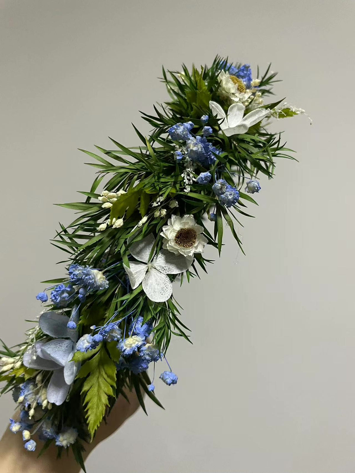 Coroa de Flores Preservadas Azul e Branco