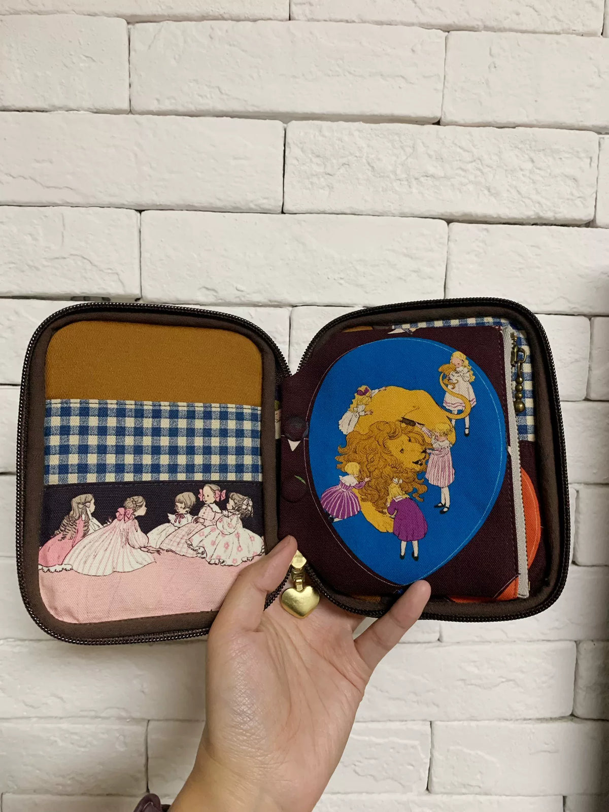 Pochette Oxford brodée filles avec cœur doré