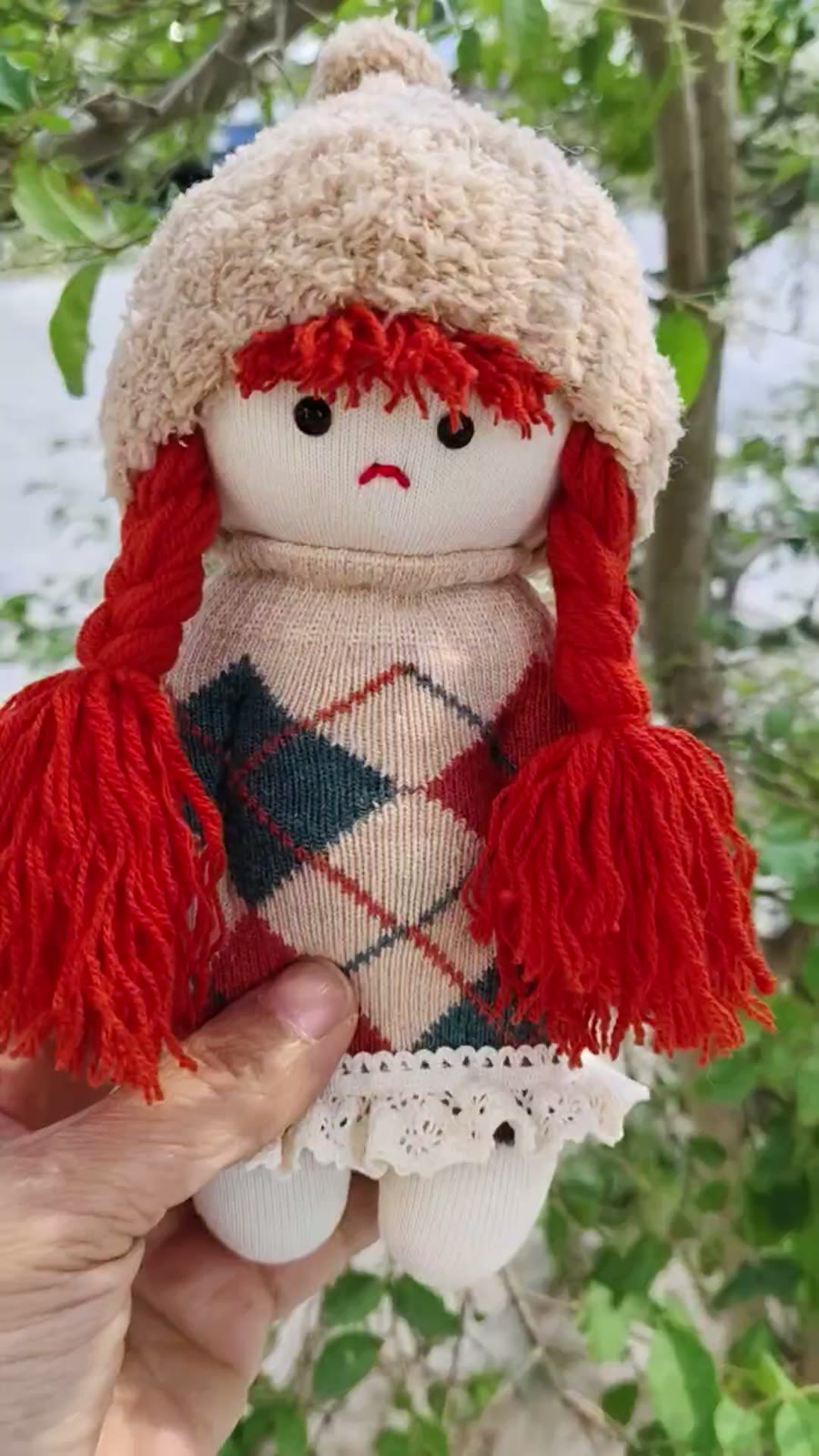 Boneca de Meia Feminina com Tranças Laranjas