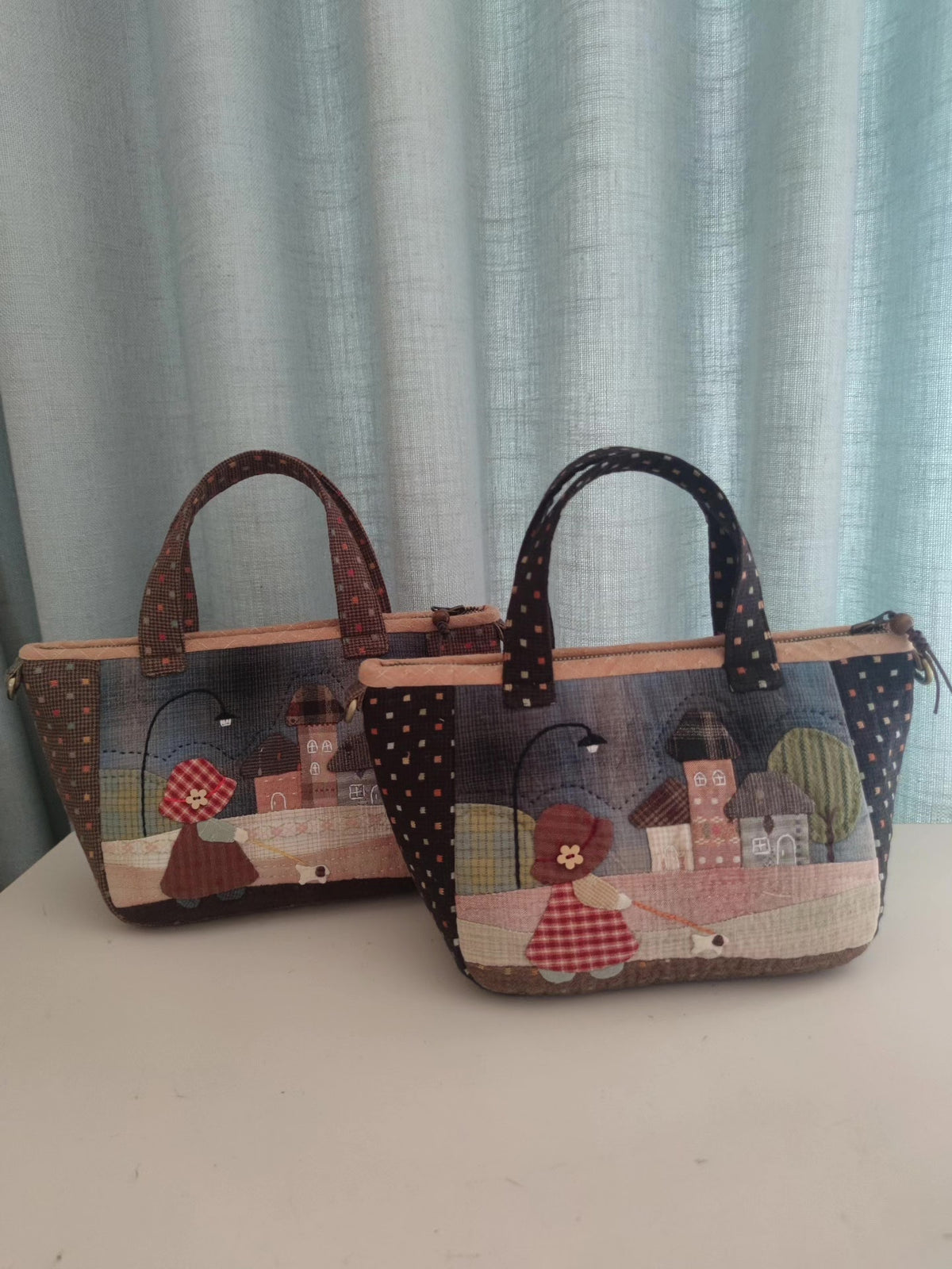Bolso de patchwork de tejido teñido hecho a mano