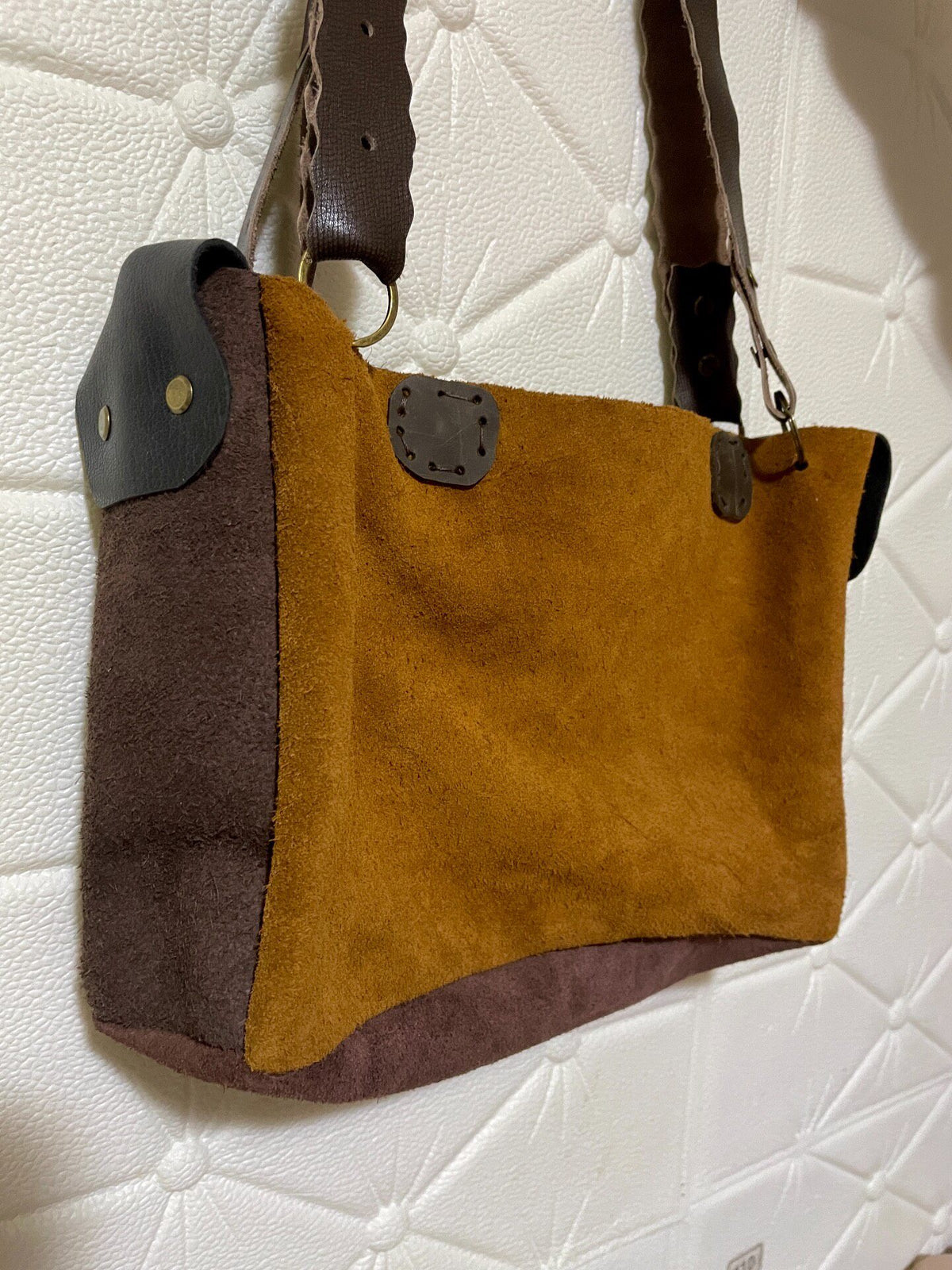 Genuine Leather Cat Applique Shoulder Bag