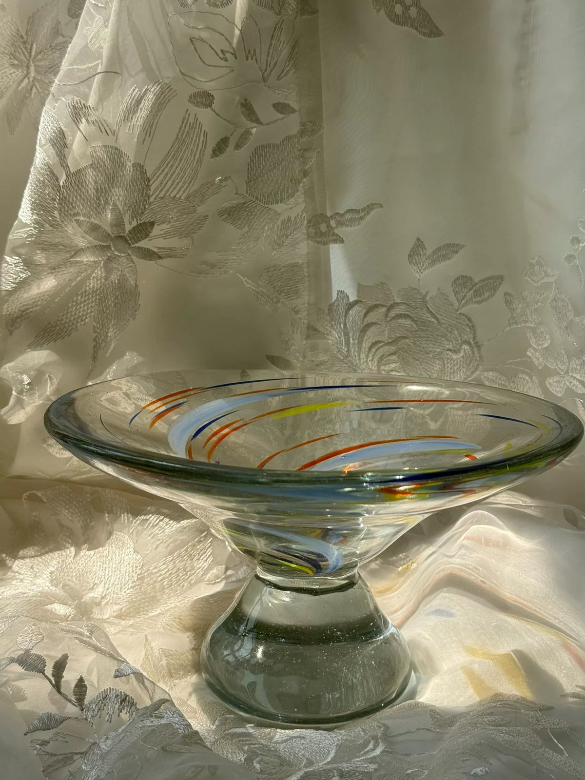 Vintage fruktskål i glas med spiralmönster