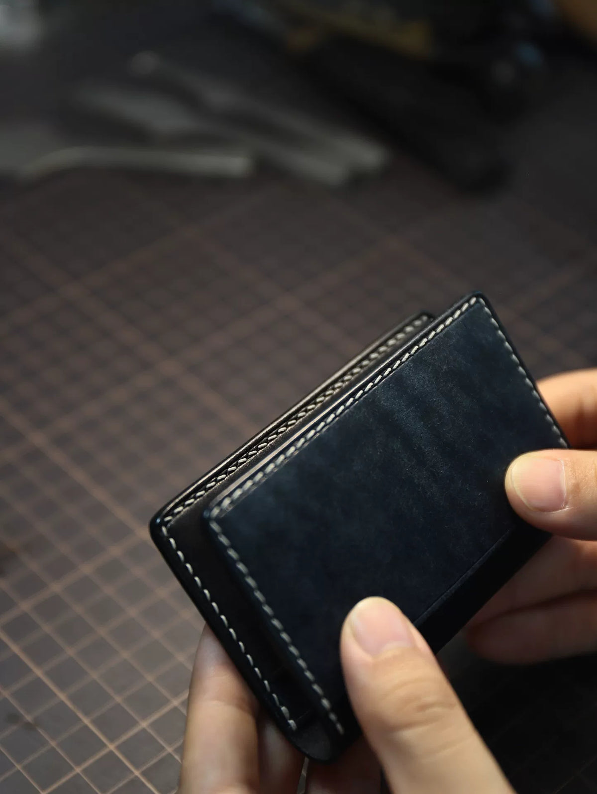 Handgefertigter Kartenhalter aus italienischem Leder, 6 Fächer