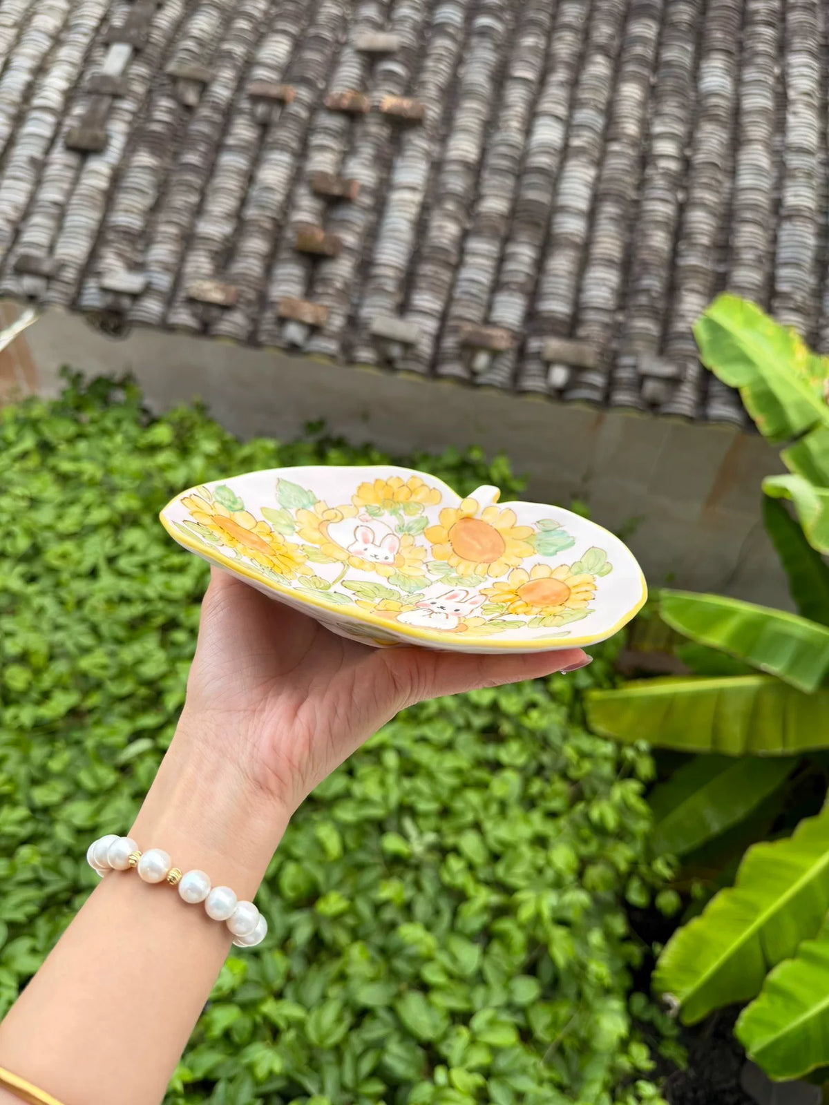 手描きの景徳鎮陶磁器プレート ひまわりとうさぎの絵柄