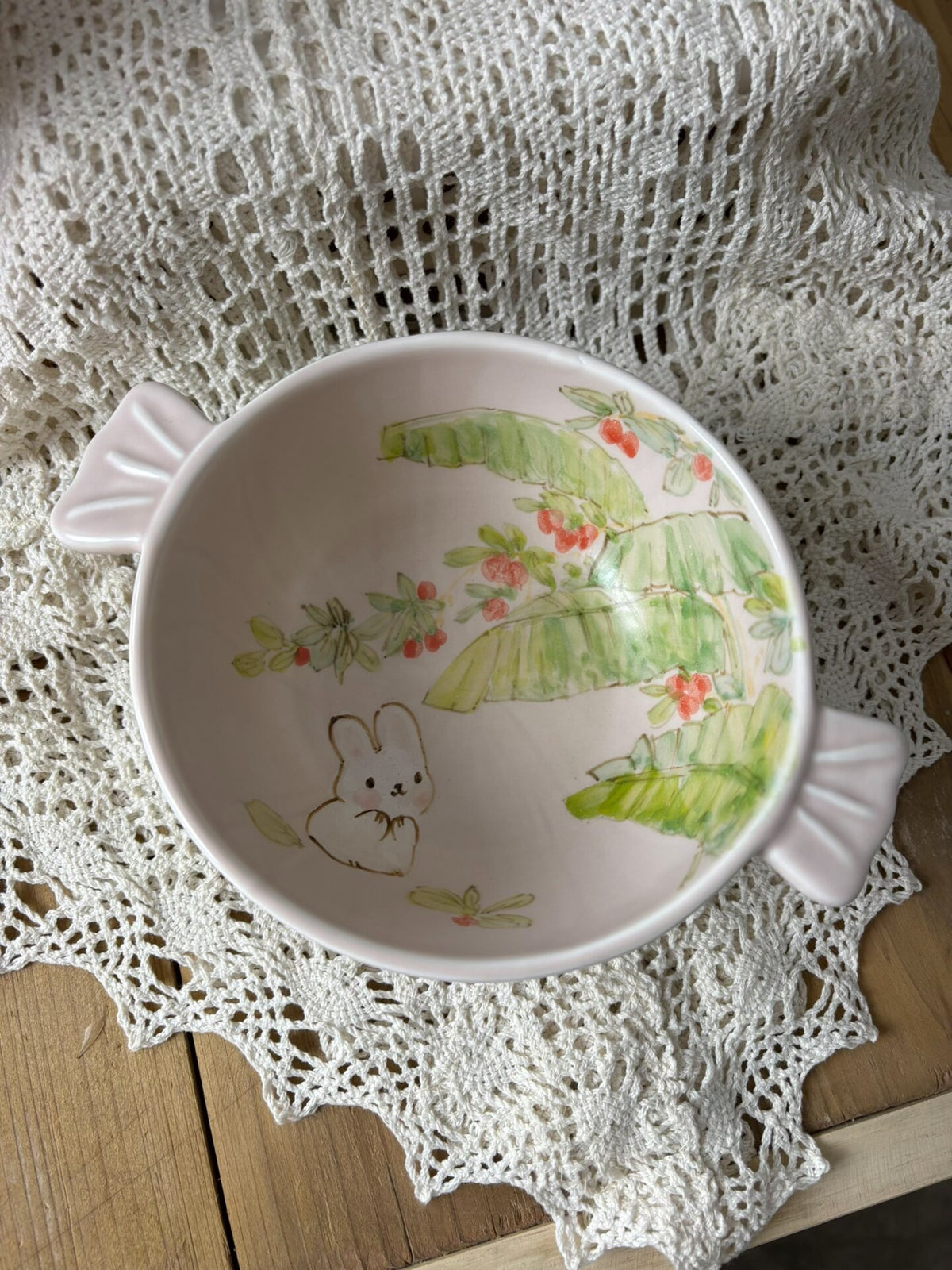 Handbemalte Keramikschale mit rosa Kaninchen