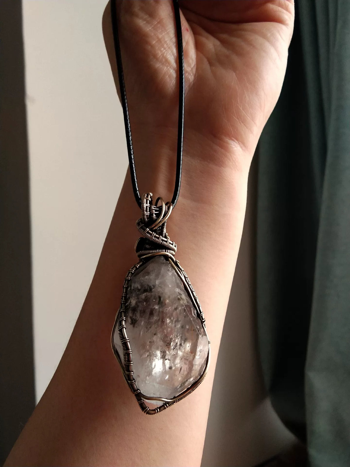 Colar com Pendente de Cristal Coração de Açúcar Preto