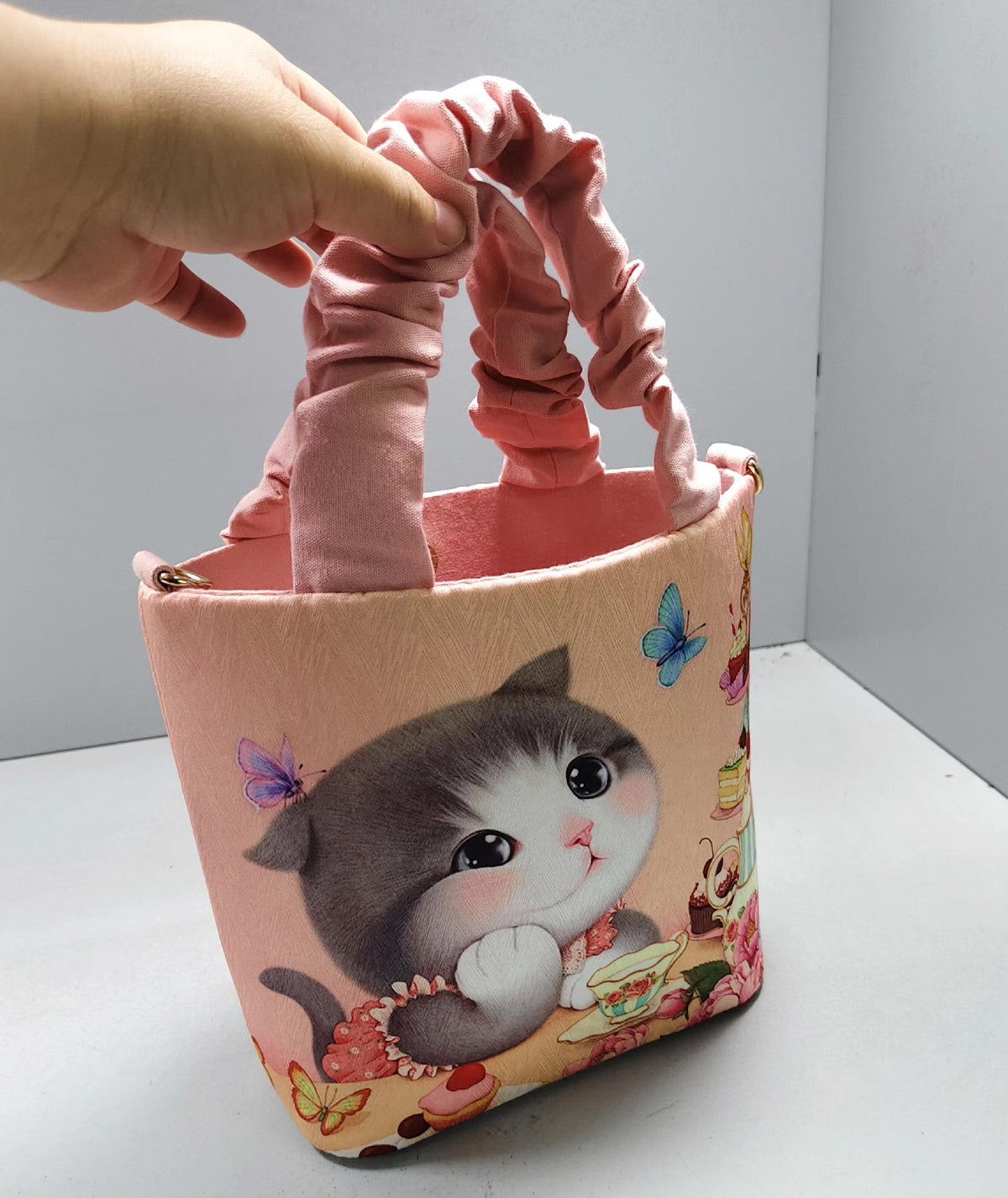 Kleine Handtasche mit Kätzchen-Print und ovaler Basis