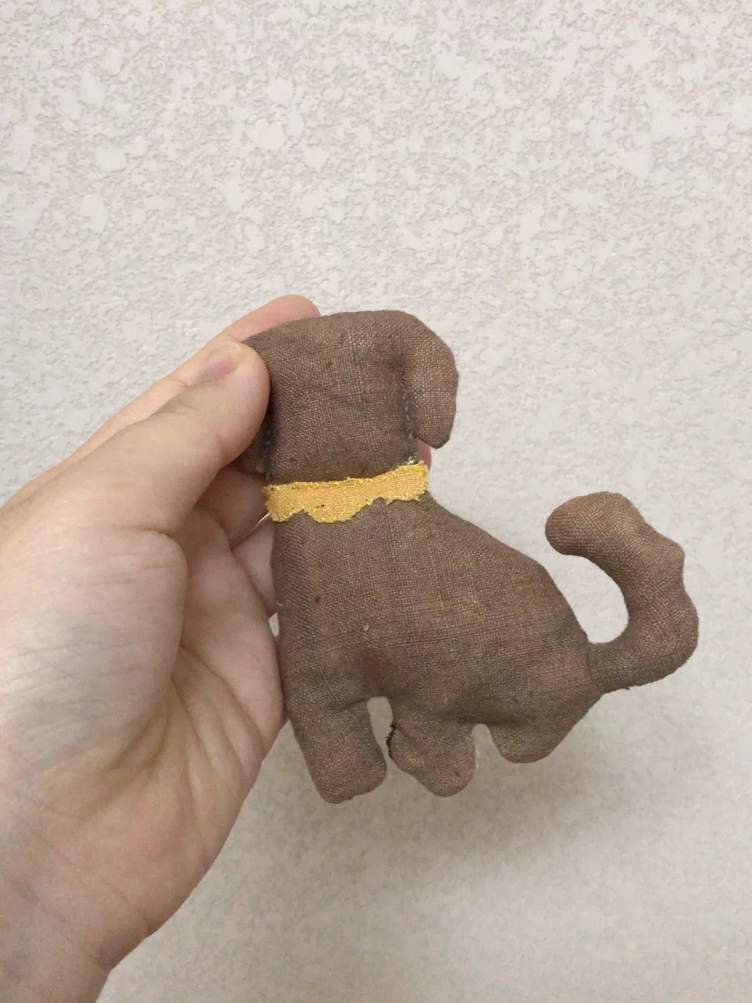 Handgefertigte Applikations-Hundefigur aus Baumwolle