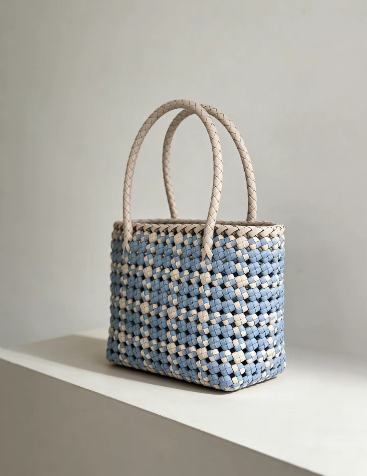 Bolsa de Vime Tecida à Mão Chá-Leite Azul