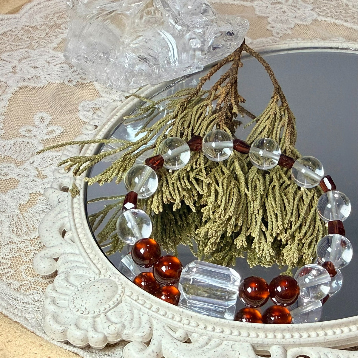Naturligt armband med klarkvarts och granat