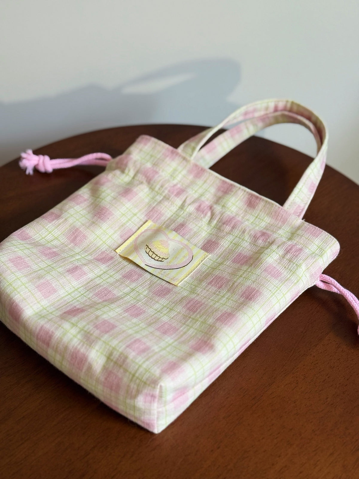 Handgewebte karierte Kordzug-Tasche