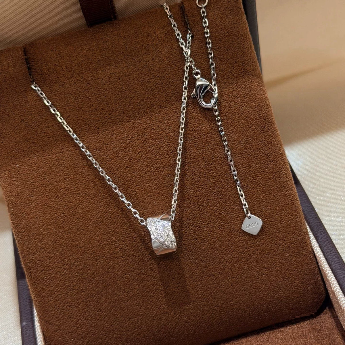 Colar de Prata S925 Rhombus e Metade Diamante