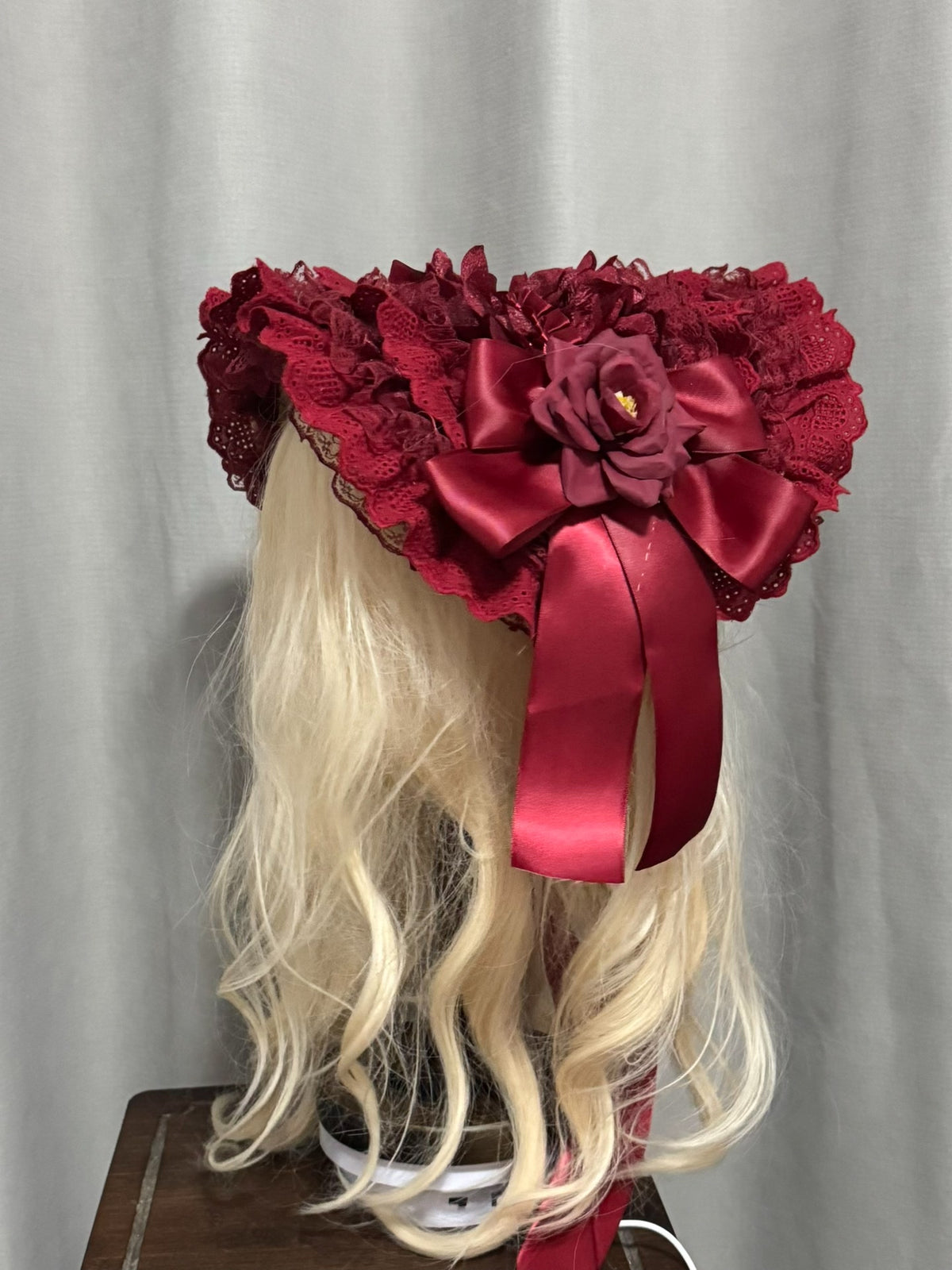 Rode Kant en Stro Lolita-bonnet