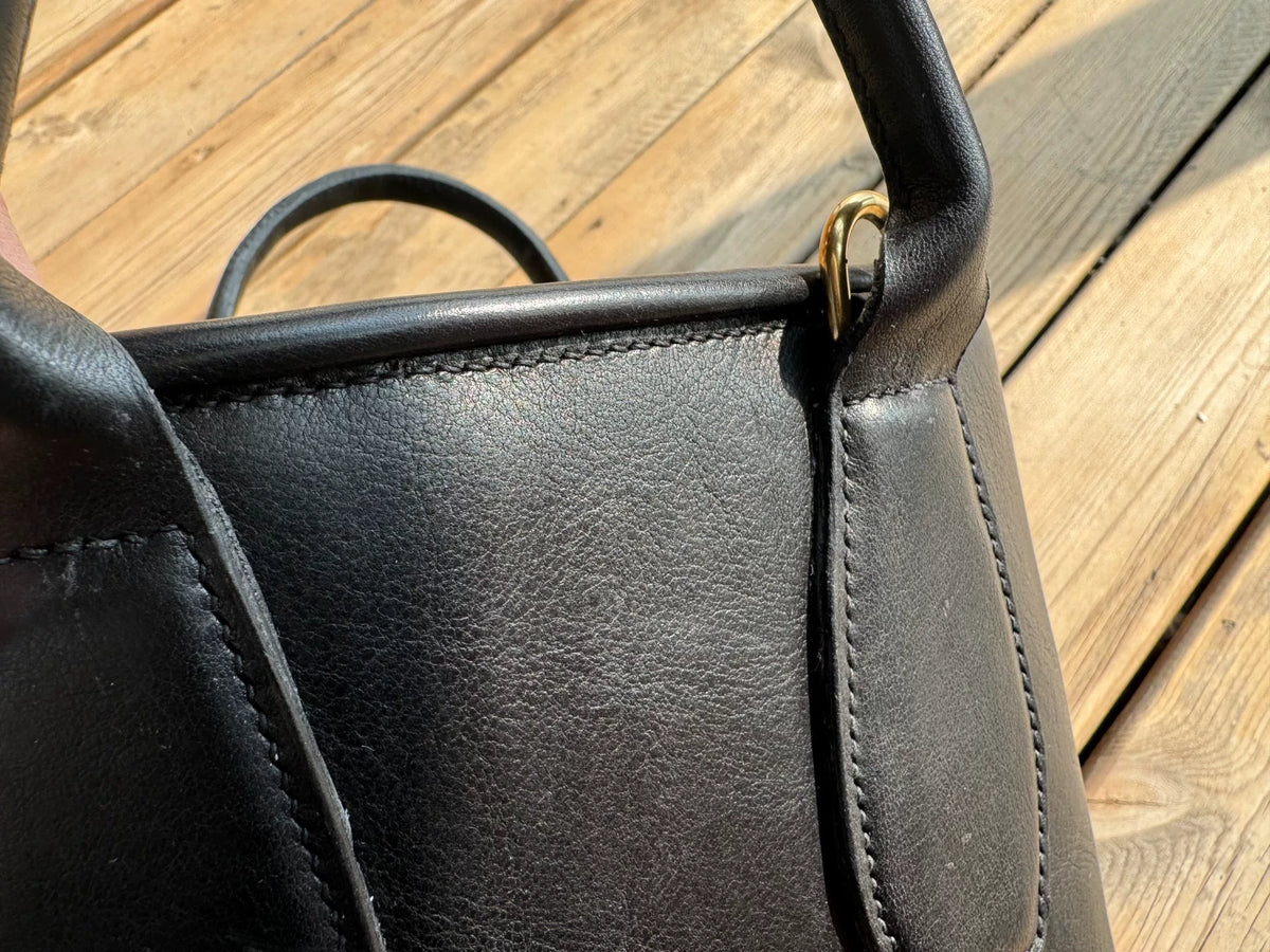 Handgenaaide zwarte leren mini tote tas