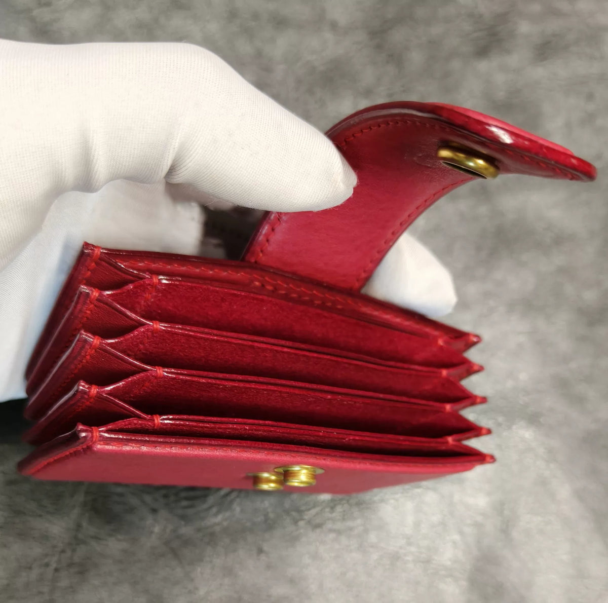 Handgenähter roterter Leder-Akkordeon-Kartenhalter