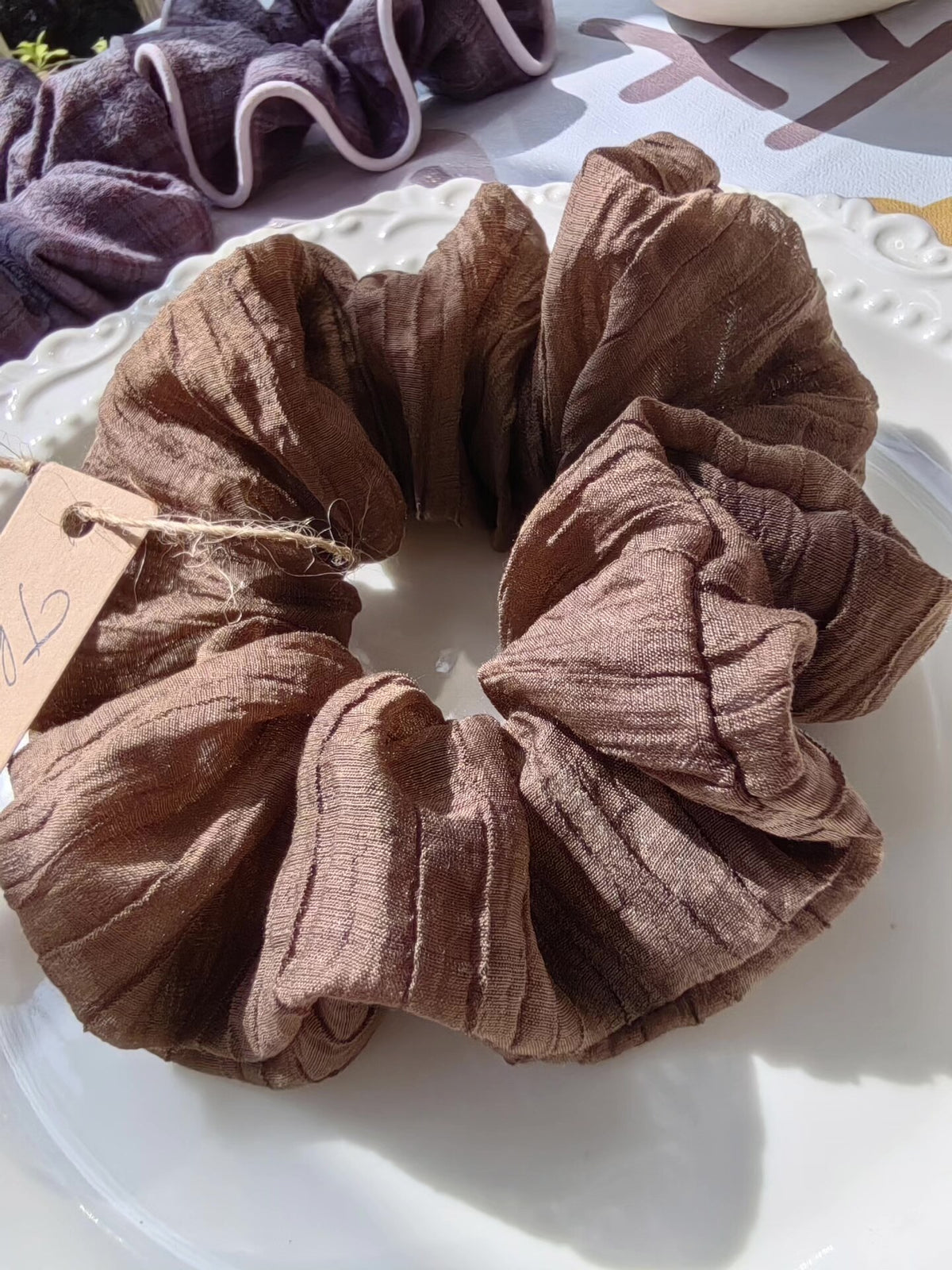 Scrunchie oversize marrone a coste