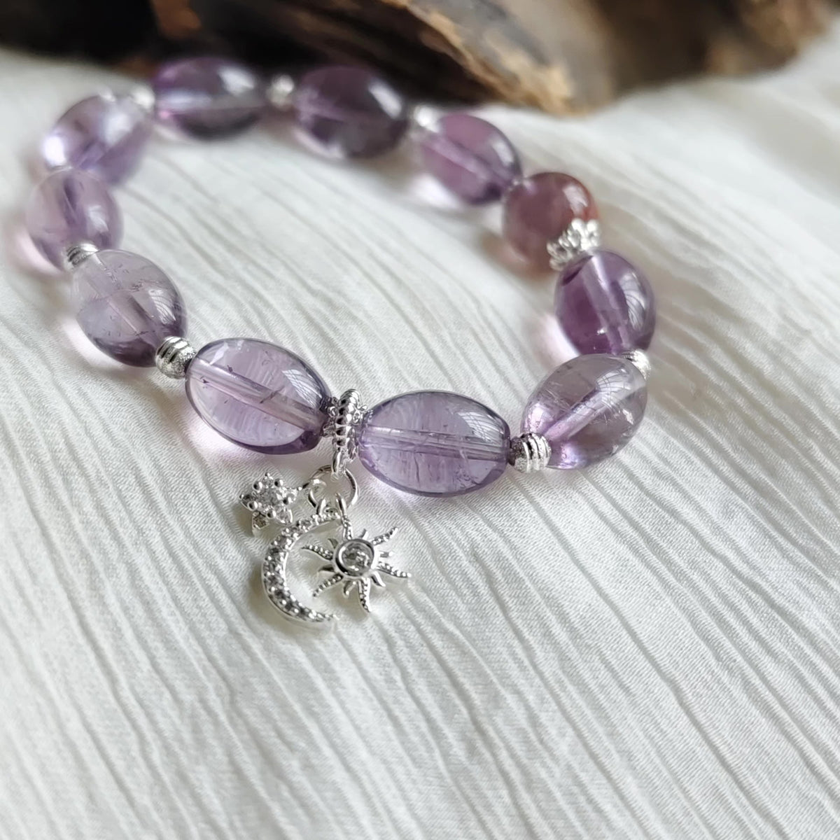 Armband mit violetten Phantom-Amethyst-Fassperlen