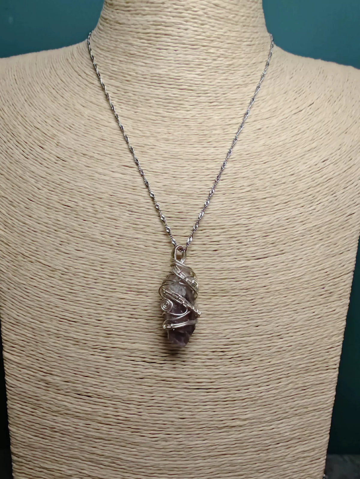 Halsband med rå ametist-scepter