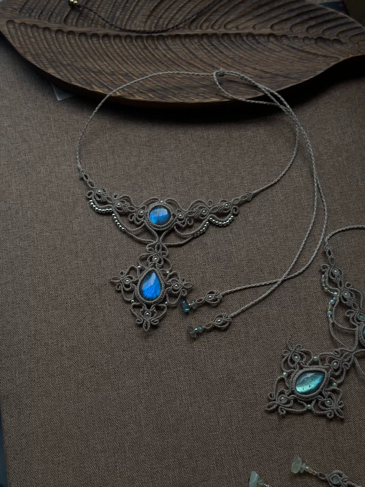 Collar de Macramé con Labradorita Anudado a Mano
