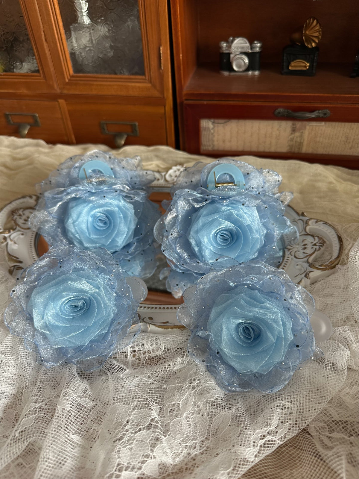 Handgefertigtes Haaraccessoire Stoffrose Himmelblau