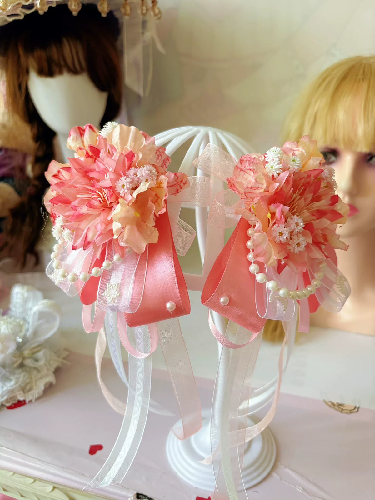 Roze Lolita handakte haarornels met bloemen en parelen