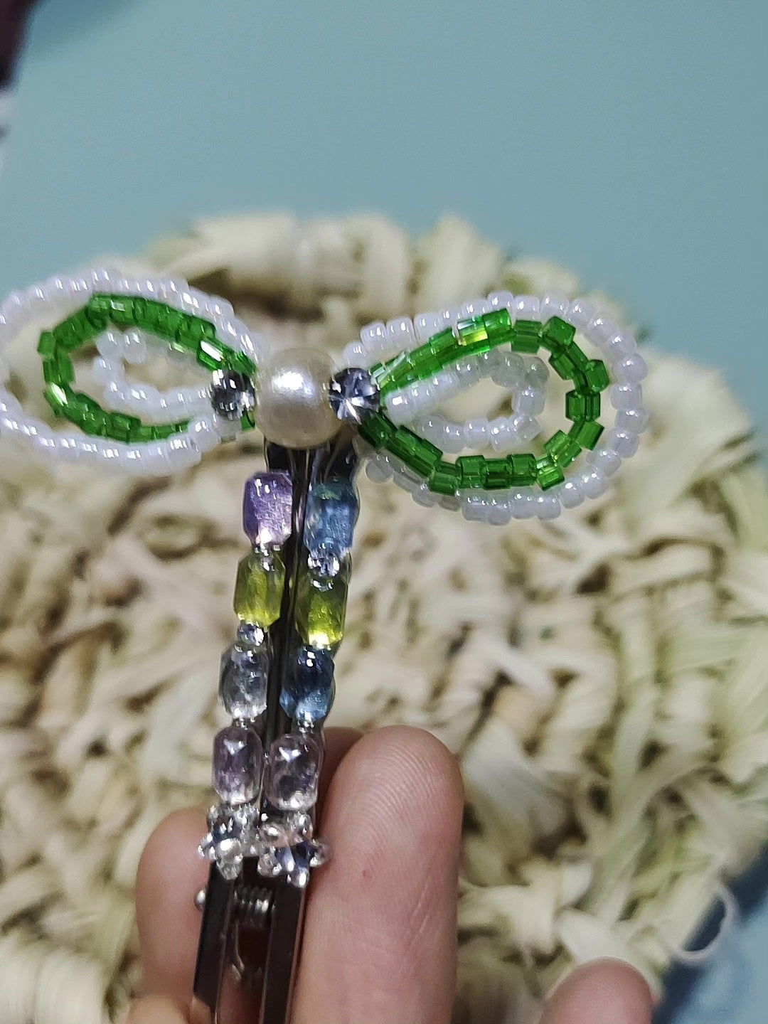 Barrette Papillon Perles et Perle Vert et Blanc