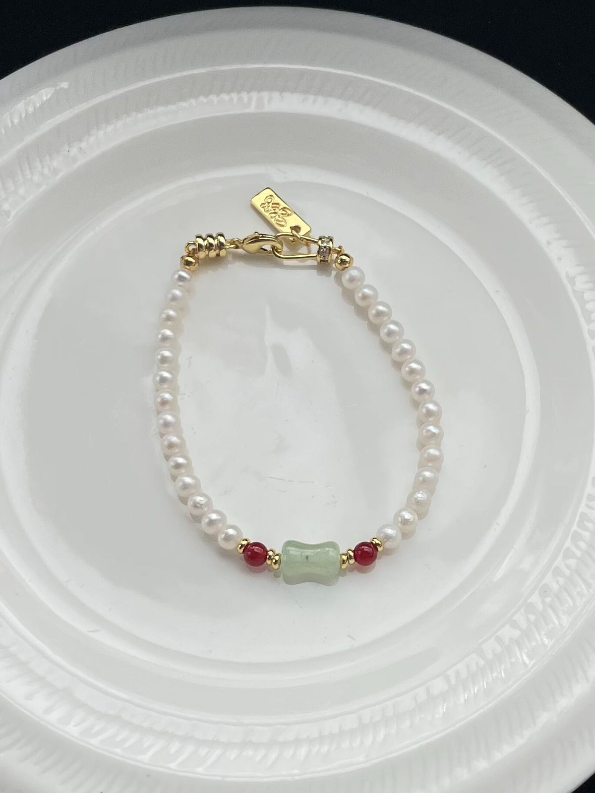 Set di bracciali in perle con giada Hetian e agata rossa
