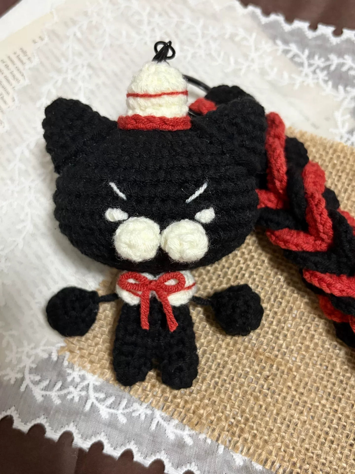 Charme de sac chat en coton crocheté à la main